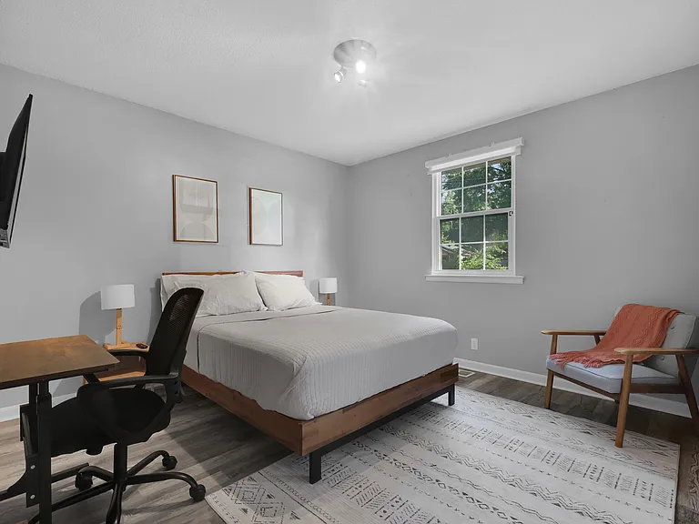 623 Lafayette Rd — Photo 13