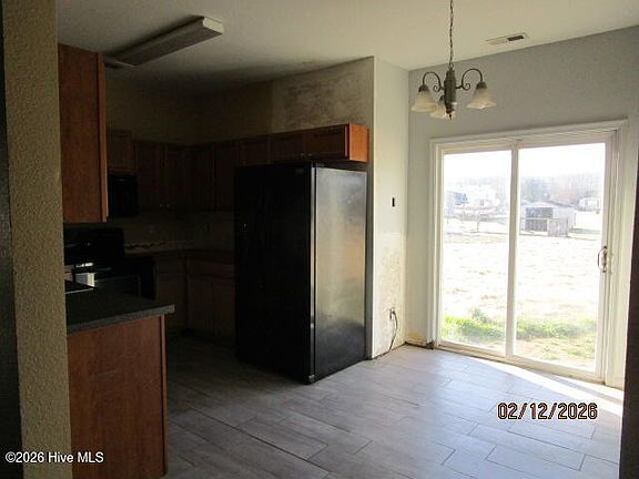 5th image of 1036 Scott Road