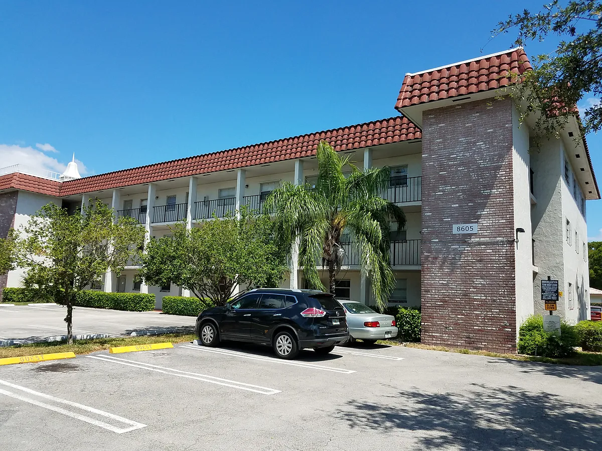 Building Photo - 8605 W Sample Rd #111