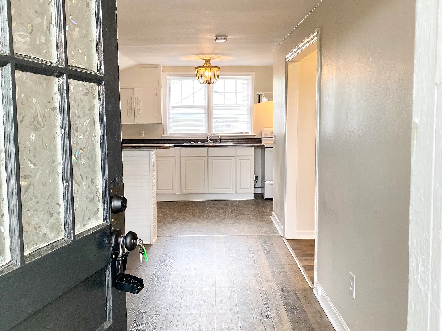 1 bed, 768 sqft, $1,100 — Photo 2