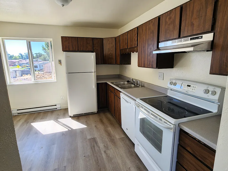 1445 E Teton Blvd #4