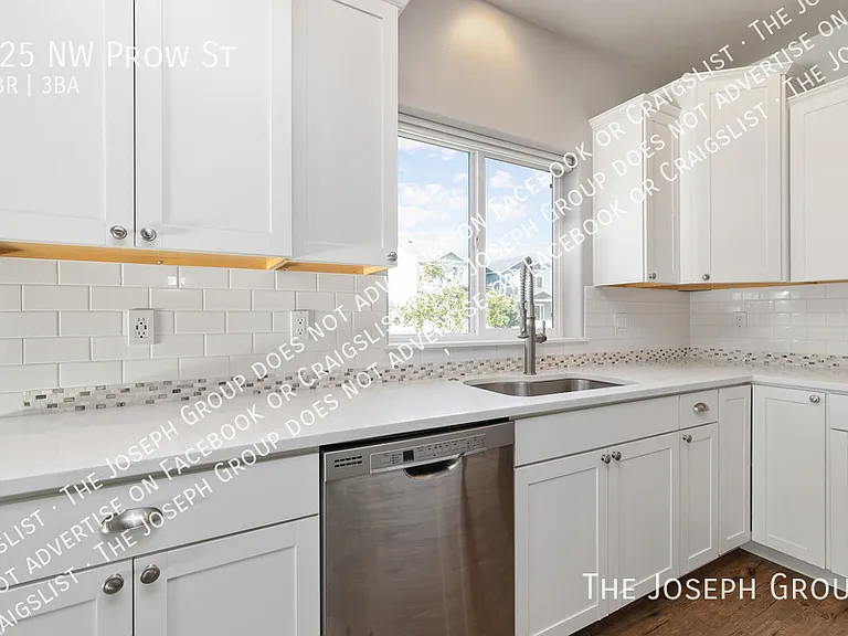 625 NW Prow St — Photo 15