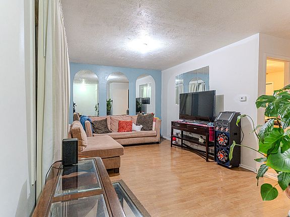4th image of 2123 N Melvina Ave