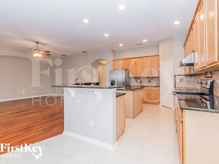 2970 Thorncrest Dr — Photo 4