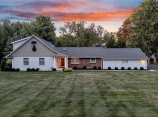 36 Hillcrest Rd, East Aurora, NY 14052