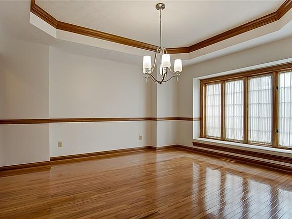 5th image of 602 Whispering Pines Ave