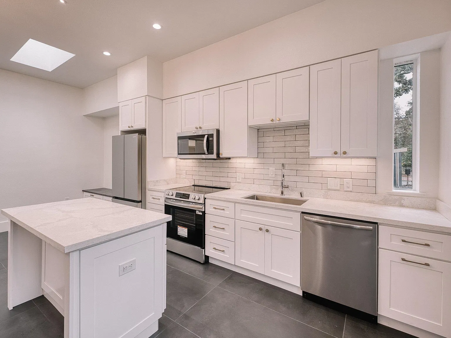 1 bed, 600 sqft, $2,700 — Photo 3