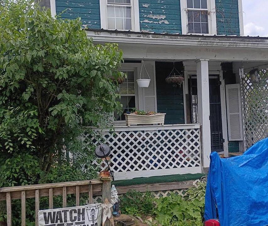 1st image of 726 Water St