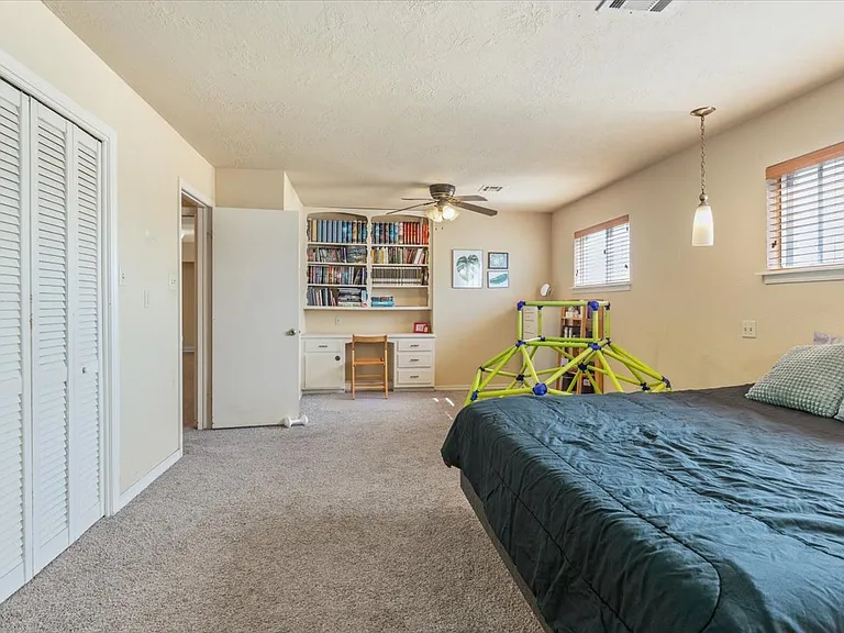 2905 NW Templeton Ter — Photo 12