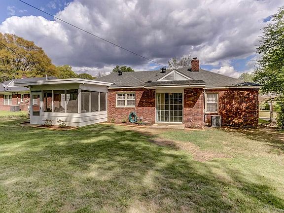 3rd image of 1581 Estate Dr