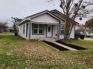 211 E Riley St, Bowie, TX 76230