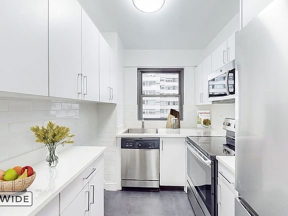 5th image of 219 E 69th St APT 2D