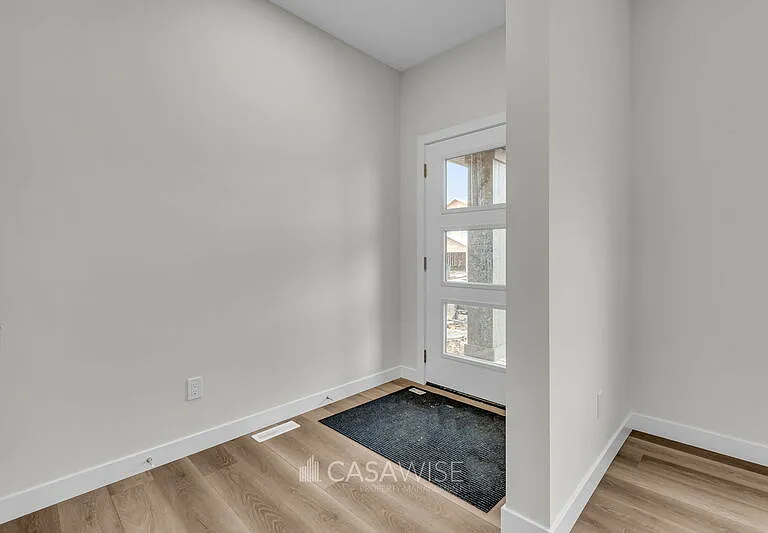 1071 Berg Pl — Photo 9