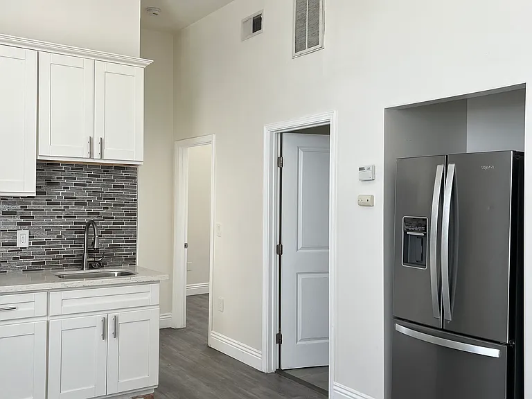 704 Webster St — Photo 2