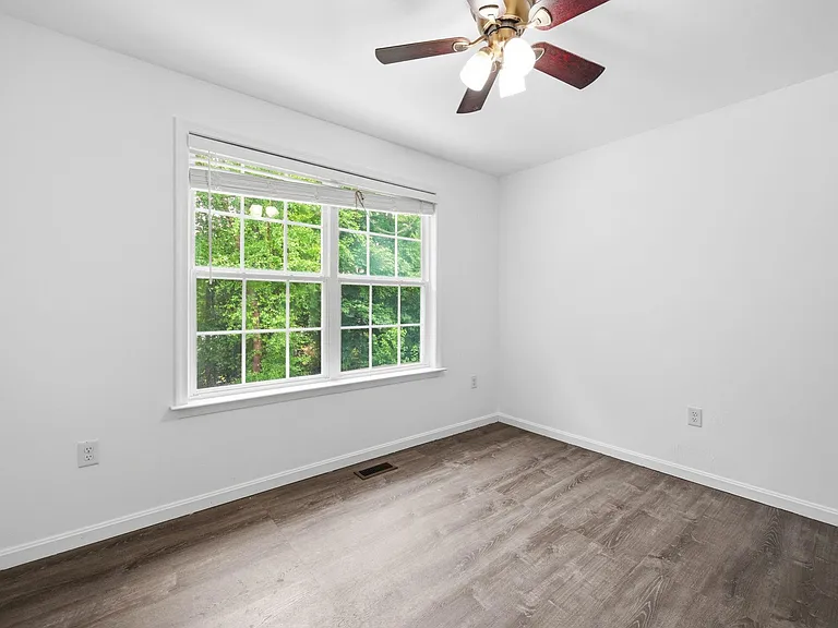28 Cherry Laurel Dr — Photo 9
