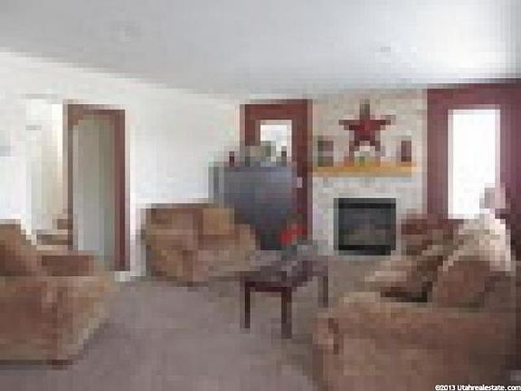 3rd image of 164 W Clay Dr