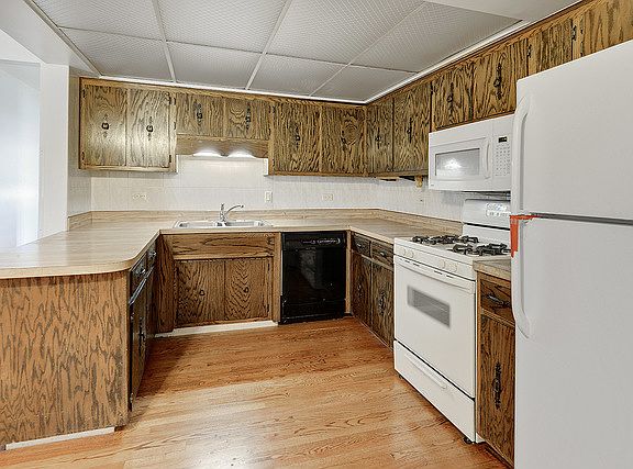 3rd image of 16556 Parkview Ave