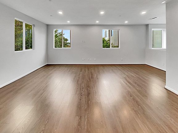 5th image of 1534 N Mercury Dr