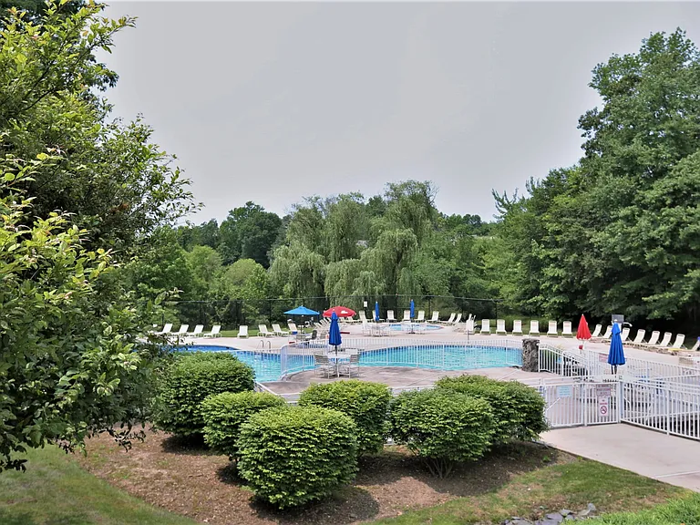 102 Wellington Park Dr — Photo 8