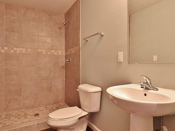 5th image of 560 W 67th St