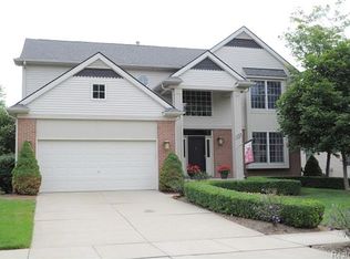 1168 Shetland Dr, South Lyon, MI