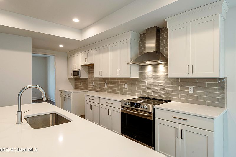 3rd image of 40 Farmington Court