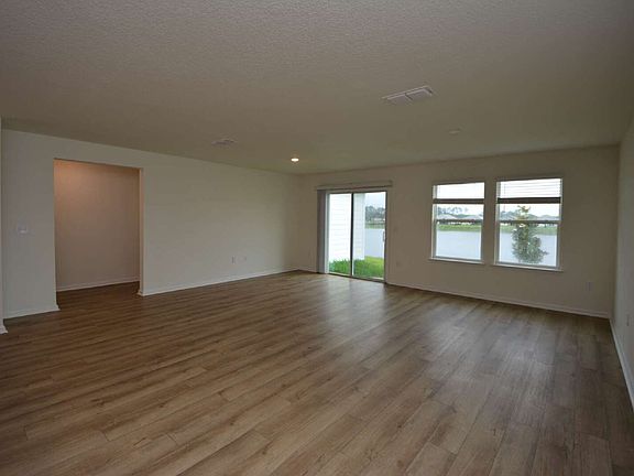 4th image of 19 Waverly Ln