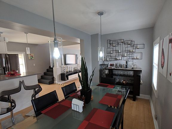 4th image of 1634 W Bloomingdale Ave #F
