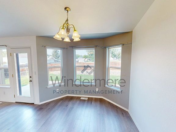 4th image of 949 Carmella St