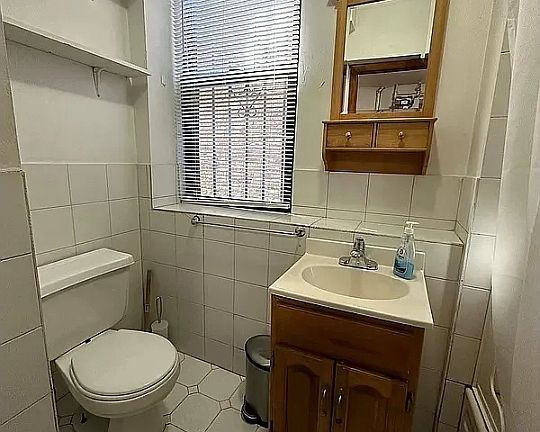 4th image of 424 E 13th St APT 5