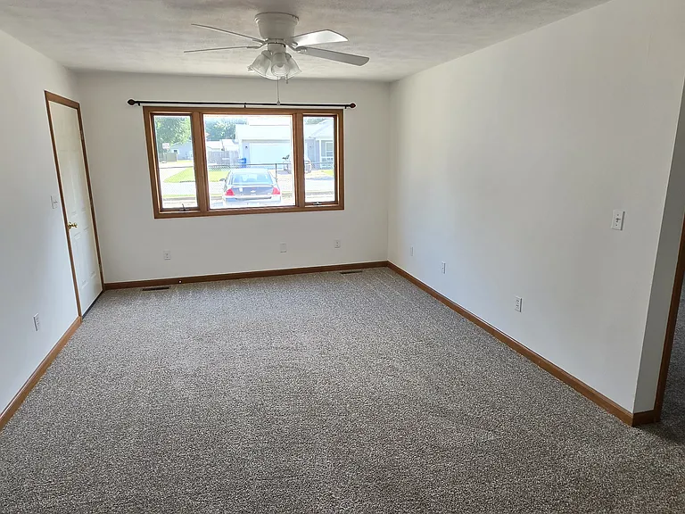 101 E Little St #B — Photo 4