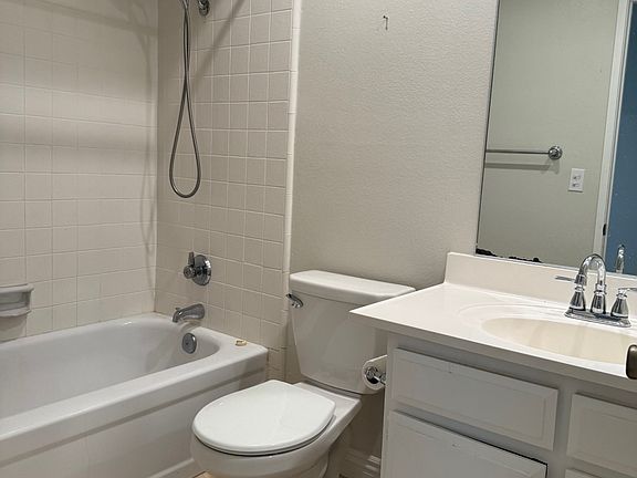 2nd image of 1698 Sweet Briar Pl