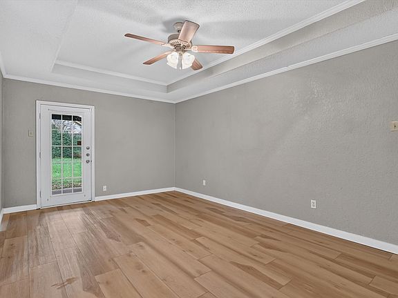 5th image of 1601 White Oak Ct