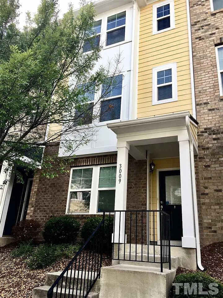 3 bed, 3.5 bath, 1751 sqft, $1,875 — Photo 2