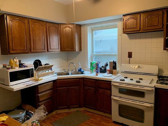 4th image of 932 N Central Park Ave