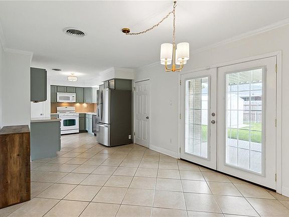 4th image of 1309 Edenborn Ave