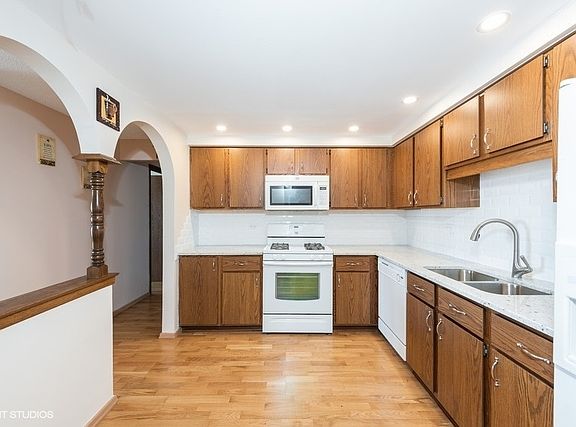 4th image of 6950 W Forest Preserve Dr APT 213