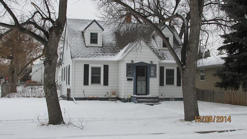 1st image of 801 8th Ave W