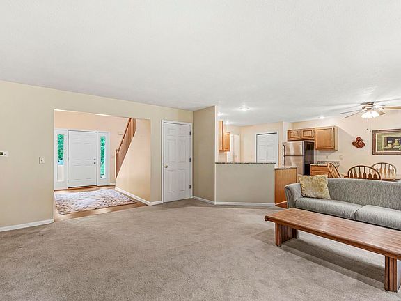 4th image of 51062 Oak Hollow Ln