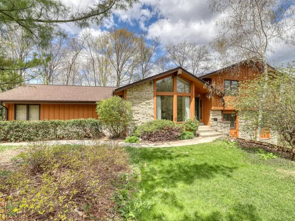 1545 Constitution DRIVE, Brookfield, WI 53045
