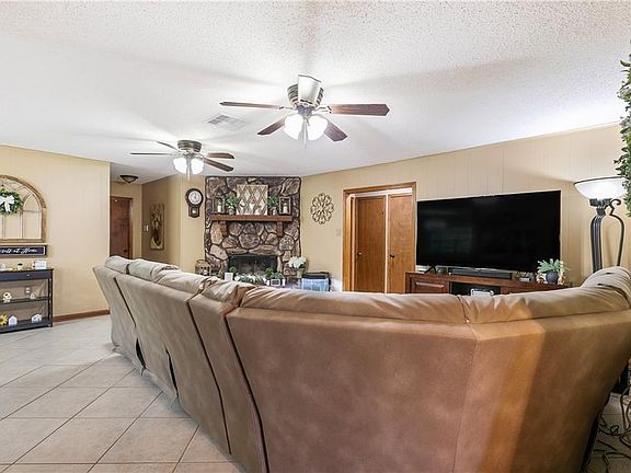 5th image of 3217 Jennifer Ct