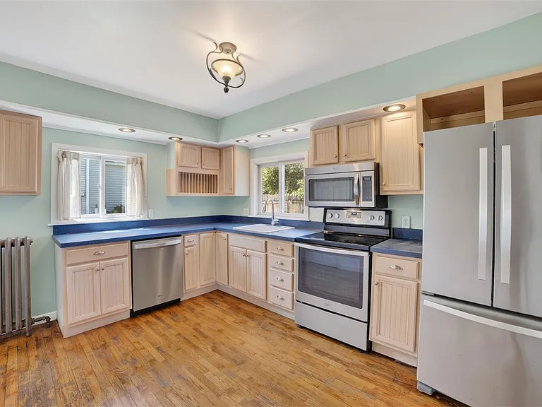 520 Wachtel Ave — Photo 6