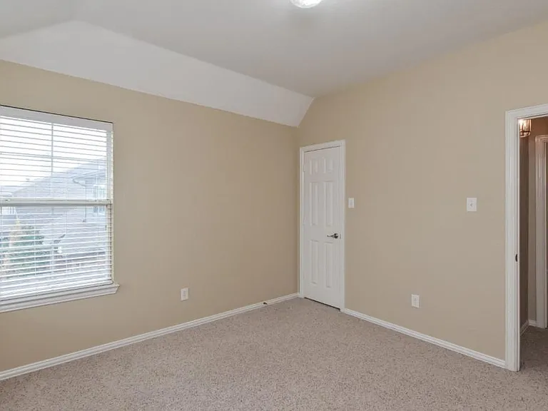 2471 Loch Haven Ct — Photo 26