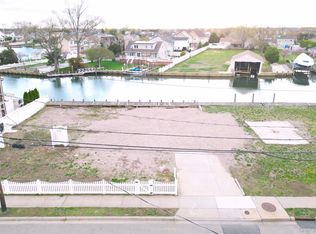 62 Alhambra Rd, Massapequa, NY 11758