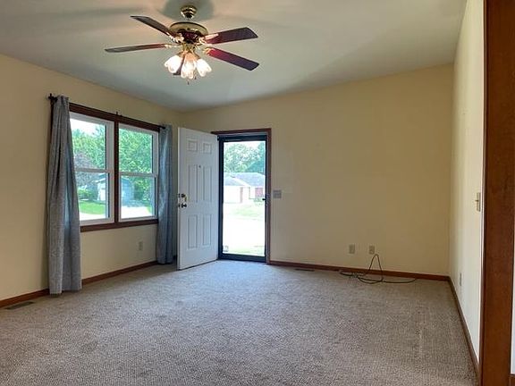 2nd image of 4047 Oakbrook Ct
