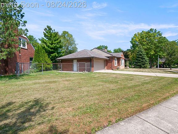3rd image of 1160 Torrey Rd
