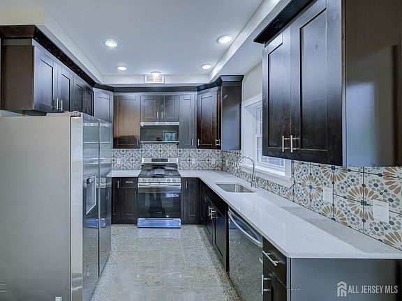 5th image of 8 Travers Ave #1