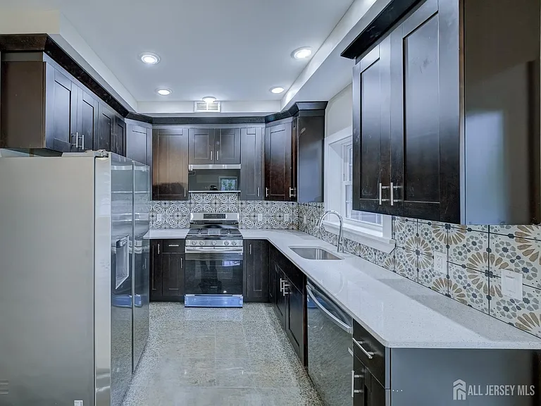 8 Travers Ave #1 — Photo 5