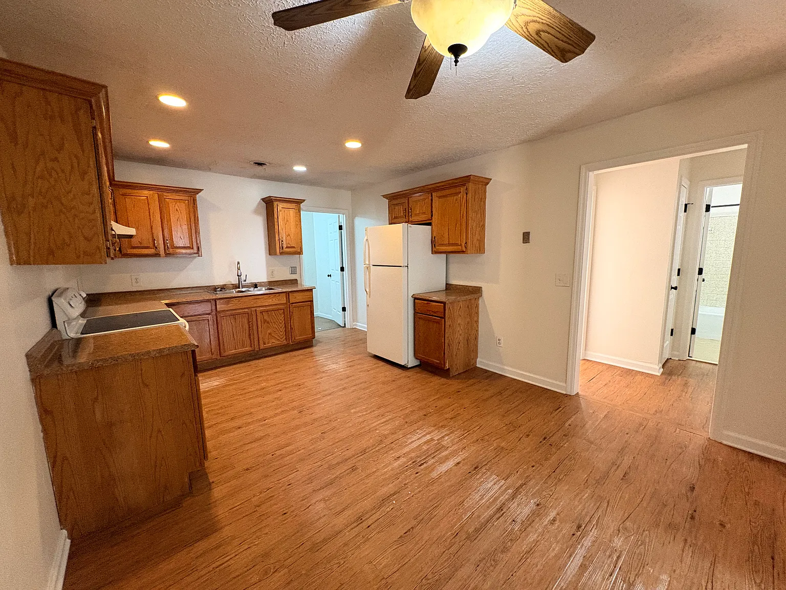 2 bed, 1000 sqft, $1,350 — Photo 4