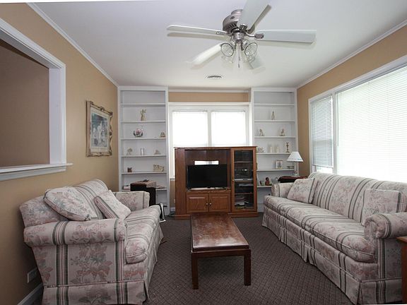 3rd image of 17944 W Twin Lakes Blvd
